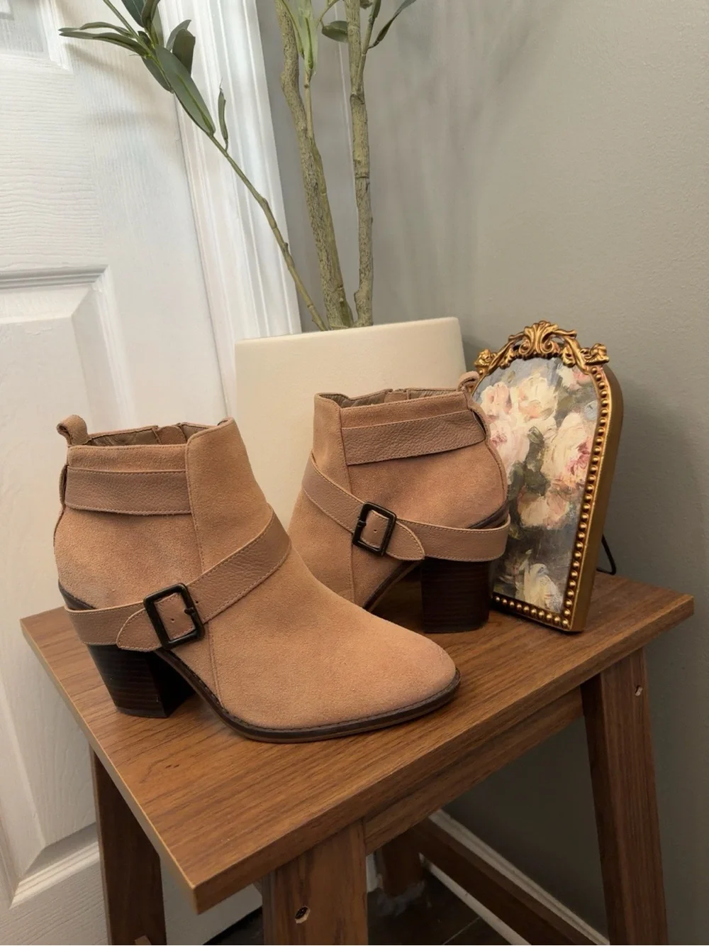 Kelsi Dagger Brooklyn Tan Suede Harness Buckle Ankle Boots Booties Size 8